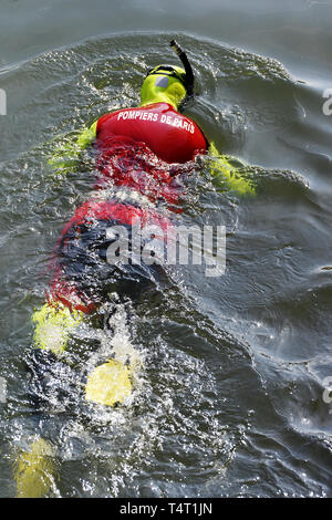 Firefighters patrologies on the Seine - Paris - France Stock Photo