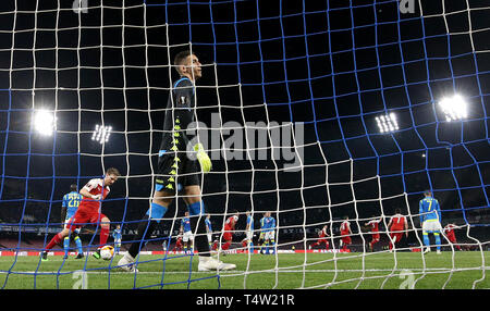 Napoli goalkeeper Alex Meret looks dejected after Arsenal's Alexandre Lacazette (far right) celebrates scoring his side's first goal of the game during the UEFA Europa League quarter final second leg match at the San Paolo Stadium, Naples. Stock Photo