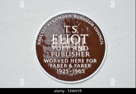 London, England, UK. Commemorative Blue Plaque: T. S. Eliot (1888-1965), poet and publisher worked here for Faber and Faber 1925-1965. Russell Square Stock Photo