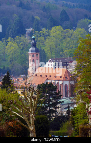 Blick über das Wasserparadies, zur Altstadt mit Stiftskirche in Baden-Baden Stock Photo