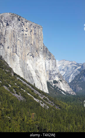 Yosemitie Valley, Half Dome and El Capitan from Tunnel View, Yosemiti National Park, California. Stock Photo