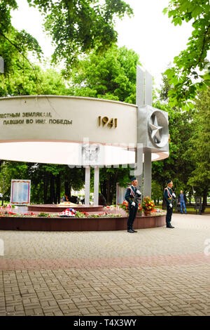 Slavyansk-on-Kuban, Russia - May 9, 2018: Guard festive duty near the monument to the soldiers of the liberators. Festive parade on May 9 in Slavyansk Stock Photo