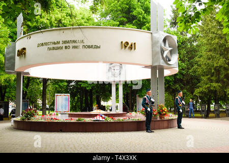 Slavyansk-on-Kuban, Russia - May 9, 2018: Guard festive duty near the monument to the soldiers of the liberators. Festive parade on May 9 in Slavyansk Stock Photo