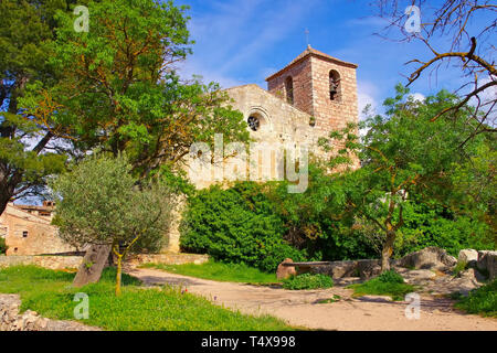 View of the Romanesque church of Santa Maria de Siurana in Catalonia, Spain Stock Photo