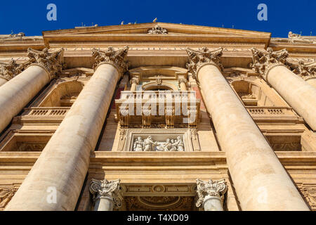 St Peter's Bascilica Facade - Pope's Balcony Stock Photo