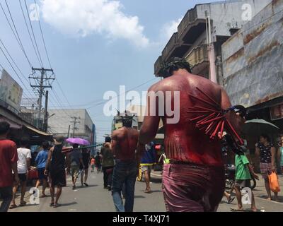 San Fernando, Philippines. 18th Apr, 2019. Hundreds of Catholic penitent performed the brutal ritual of self-flagellation on Maundy Thursday. Credit: Sherbien Dacalanio/Pacific Press/Alamy Live News Stock Photo