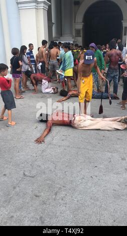 San Fernando, Philippines. 18th Apr, 2019. Hundreds of Catholic penitent performed the brutal ritual of self-flagellation on Maundy Thursday. Credit: Sherbien Dacalanio/Pacific Press/Alamy Live News Stock Photo