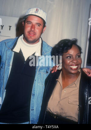 Universal City, California, USA 23rd March, 1994  Country Singer Vince Gill and R&B/Soul Singer Gladys Knight attend the Press Conference for the R&B/Country Artists Duets Album - 'Rhythm Country & Blues' on March 23, 1994 at Universal Hilton Hotel in Universal City, California, USA. Photo by Barry King/Alamy Stock Photo Stock Photo