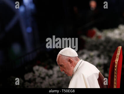 Rome, Italy, 19 Apr 2019. Pope Francis presides over the Via Crucis (Way of the Cross) on Good Friday, in front of the Colosseum. Credit: Riccardo De Luca - Update Images/Alamy Live News Stock Photo