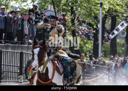 Tokyo, Japan. 20th Apr, 2019. A rider wearing traditional Japanese costume participates in a horseback archery ''Yabusame'' event at Sumida Park in Asakusa. The annual event is held in Sumida park by horseback archers aiming arrows at a target from a galloping horse. Credit: Rodrigo Reyes Marin/ZUMA Wire/Alamy Live News Stock Photo