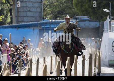 Tokyo, Japan. 20th Apr, 2019. A rider wearing traditional Japanese costume participates in a horseback archery ''Yabusame'' event at Sumida Park in Asakusa. The annual event is held in Sumida park by horseback archers aiming arrows at a target from a galloping horse. Credit: Rodrigo Reyes Marin/ZUMA Wire/Alamy Live News Stock Photo