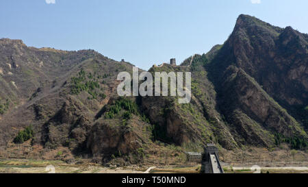 (190420) -- TIANJIN, April 20, 2019 (Xinhua) -- Aerial photo taken on April 19, 2019 shows the Huangyaguan Great Wall in the northern suburb of Tianjin, north China. The Huangyaguan Great Wall was built more than 14 centuries ago for border defense purpose. The structure winds its way for about 3,000 meters along the mountain areas of today's Jizhou District on the outskirts of Tianjin. (Xinhua/Li Ran) Stock Photo