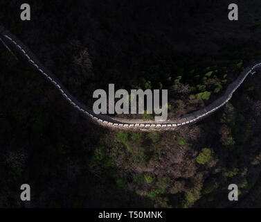 (190420) -- TIANJIN, April 20, 2019 (Xinhua) -- Aerial photo taken on April 19, 2019 shows the Huangyaguan Great Wall in the northern suburb of Tianjin, north China. The Huangyaguan Great Wall was built more than 14 centuries ago for border defense purpose. The structure winds its way for about 3,000 meters along the mountain areas of today's Jizhou District on the outskirts of Tianjin. (Xinhua/Yue Yuewei) Stock Photo