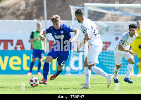 Marco Thiede (KSC) in duels with Luka Tankulic (SV Meppen). GES/Soccer/3rd league: Karlsruher SC - SV Meppen, 20.04.2019 Football/Soccer: 3rd league: Karlsruhe vs Meppen, Karlsruhe, April 20, 2019 | usage worldwide Stock Photo