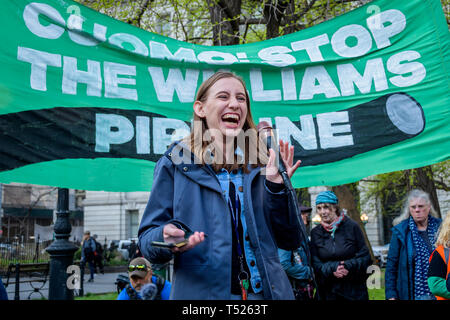 New York, United States. 18th Apr, 2019. Alexandria Villaseñor, a 13-year-old climate justice activist who co-organized the youth climate strike in New York City and has been striking from school at the UN every Friday for 18 weeks - In a line that stretched upwards of a mile, over 700 New Yorkers marched across the Brooklyn Bridge on April 18, 2019 to demand Governor Andrew Cuomo to block the controversial Williams Northeast Supply Enhancement (NESE) Pipeline, which would carry fracked gas through New York Harbor. Credit: Erik McGregor/Pacific Press/Alamy Live News Stock Photo