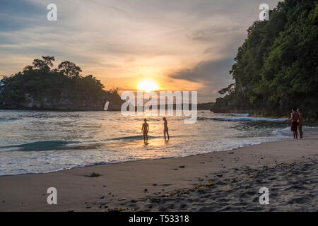 Nusa Penida is an island southeast of Indonesia's island Bali. Crystal Bay is located on the west side of Nusa Penida. The bay is a popular tourist de Stock Photo