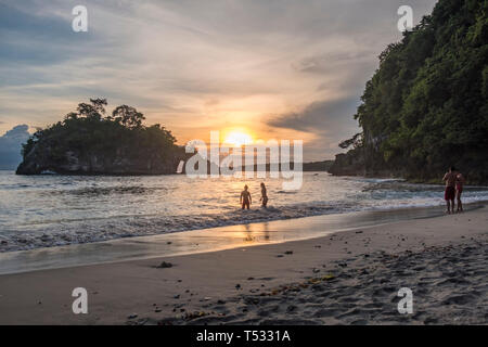Nusa Penida is an island southeast of Indonesia's island Bali. Crystal Bay is located on the west side of Nusa Penida. The bay is a popular tourist de Stock Photo