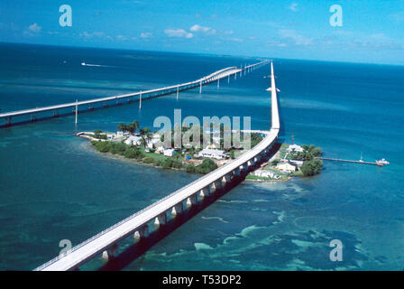 Florida Keys,Pigeon Key aerial looking west Seven Mile Bridge,overpass,link,connection,on left US highway Route 1 old Seven Mile Bridge,overpass,link, Stock Photo