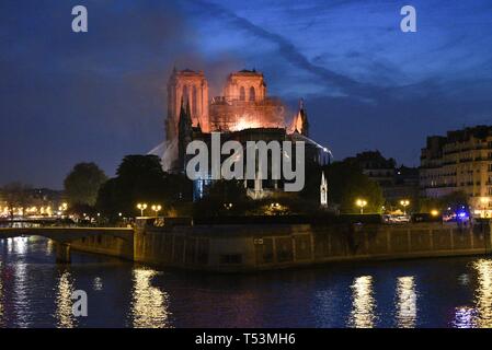 *** FRANCE OUT / STRICTLY NO SALES TO FRENCH MEDIA *** April 15, 2019 - Paris, France: Firemen douse a large fire at Notre Dame cathedral of Paris. Stock Photo