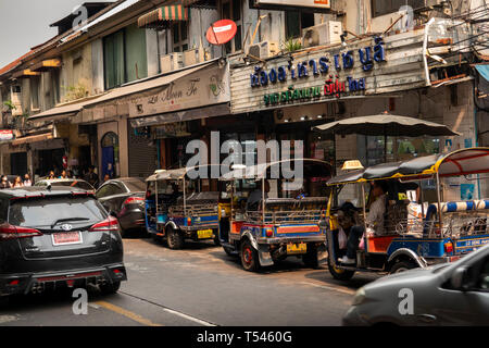 Thailand, Bangkok, Thanon Fuang Nakhon, La Moon Te café in row of  traditional shop houses Stock Photo