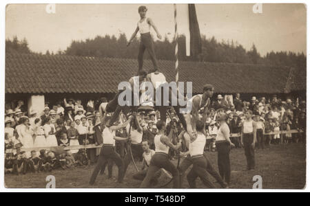 Human pyramid performed by athletes from the Sokol Bechyně (Bechyňský Sokol) during the Sokol mass gymnastics festival (Sokolský slet) probably in the town of Tábor in South Bohemia in the Austro-Hungarian Empire. Black and white vintage photograph by Štechl & Voseček (Tábor) taken before 1914. Courtesy of the Azoor Photo Collection. Stock Photo