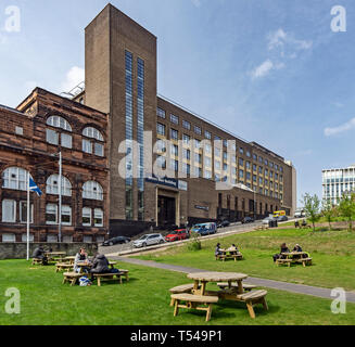 The University of Strathclyde Richmont Street Glasgow Scotland UK with the James Weir building in Montrose Street behind Rottenrow Gardens Stock Photo