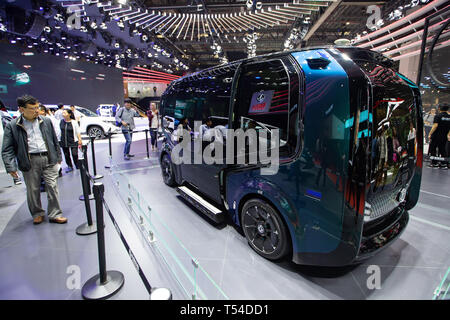 Shanghai, China. 20th Apr, 2019. People visit the 18th Shanghai International Automobile Industry Exhibition in Shanghai, east China, April 20, 2019. Credit: Su Yang/Xinhua/Alamy Live News Stock Photo