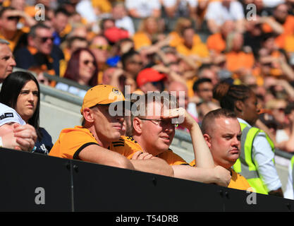 Wolverhampton, UK. 20th Apr, 2019. Wolverhampton Wanderers fans in the sun Credit: Paul Roberts/OneUpTop/Alamy Live News