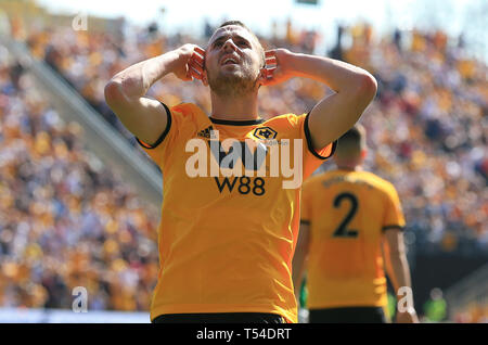 Wolverhampton, UK. 20th Apr, 2019. Diogo Jota of Wolverhampton Wanderers reacts after a missed chance Credit: Paul Roberts/OneUpTop/Alamy Live News
