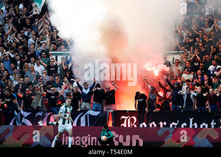 Groningen, Nederland. 20th Apr, 2019. GRONINGEN, 20-04-2019, Euroborg, Dutch Eredivisie season 2018/2019, fireworks fans Groningen during the match FC Groningen - Ajax Credit: Pro Shots/Alamy Live News Stock Photo