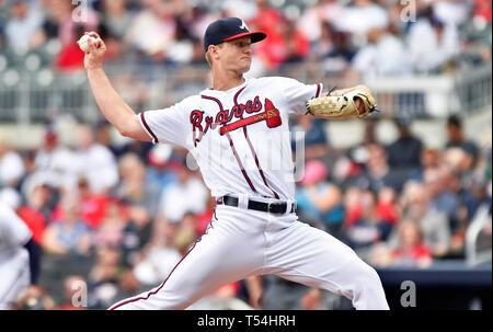 July 04, 2019: Atlanta Braves pitcher Mike Soroka delivers a pitch during  the first inning of a MLB game against the Philadelphia Phillies at  SunTrust Park in Atlanta, GA. Austin McAfee/(Photo by