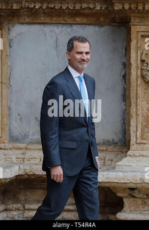 Palma De Mallorca, Spain. 21st Apr, 2019. King Felipe of Spain leaves the cathedral after the Easter mass. Credit: Clara Margais/dpa/Alamy Live News Stock Photo