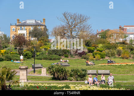 The warm sunny weather has brought large numbers of people and traffic to the Essex seafront town of Southend on Sea. Cliff gardens with people sitting on grass Stock Photo