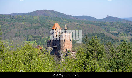 Burg Berwartstein, mittelalterliche Felsenburg und einzige bewohnte Burg in der Pfalz, Erlenbach bei Dahn, Wasgau, Rheinland-Pfalz, Deutschland | Berw Stock Photo