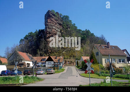 The 'Jungfernsprung', rock formation and landmark of village Dahn, Wasgau, Rhineland-Palatinate, Germany Stock Photo