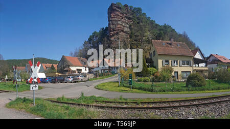 The 'Jungfernsprung', rock formation and landmark of village Dahn, Wasgau, Rhineland-Palatinate, Germany Stock Photo