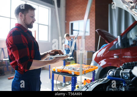 Networking in repair service workshop Stock Photo