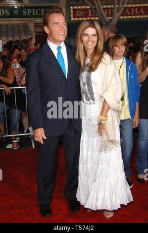 LOS ANGELES, CA. June 25, 2006: Actor & California Governor ARNOLD SCHWARZENEGGER & wife MARIA SHRIVER at the world premiere of 'Pirates of the Caribbean: Dead Man's Chest' at Disneyland, CA. © 2006 Paul Smith / Featureflash Stock Photo