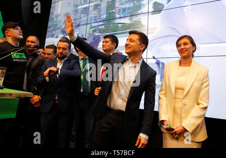Kiev, Ukraine. 21st Apr, 2019. Ukrainian comic actor and presidential candidate Volodymyr Zelensky  is seen reacting as he sees the first exit poll results at his campaign headquarters in Kiev, Ukraine.  The second round of presidential elections was held on April 21, 2019. Credit: SOPA Images Limited/Alamy Live News Stock Photo
