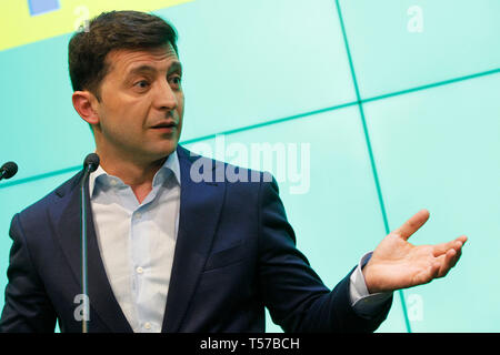 Kiev, Ukraine. 21st Apr, 2019. Ukrainian comic actor and presidential candidate Volodymyr Zelensky  is seen speaking during a press conference at his campaign headquarters in Kiev.  The second round of presidential elections was held on April 21, 2019. Credit: SOPA Images Limited/Alamy Live News Stock Photo