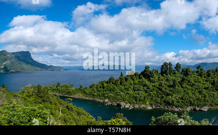 Lake Waikaremoana in Te Urewera, Hawkes Bay Region, North Island, New Zealand Stock Photo