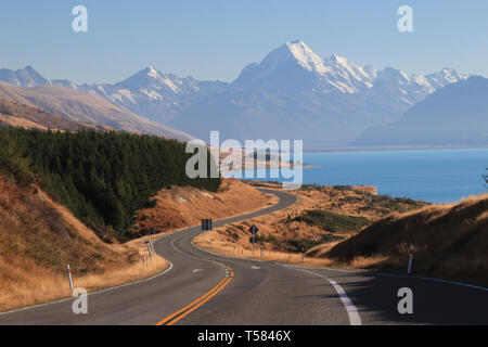 Scenic winding road along Lake Pukaki to Mount Cook National Park, South Island, New Zealand Stock Photo