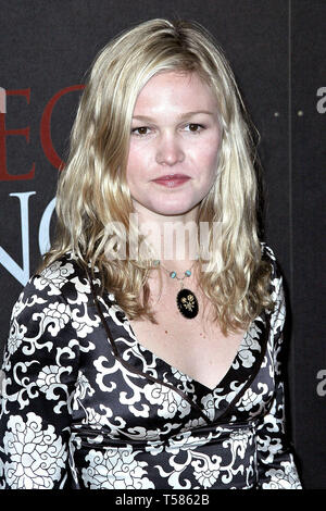 New York, USA. 10 Apr, 2007.  Julia Stiles at The New York Premiere for ÒPerfect StrangersÓ at The Ziegfield Theater on April 10, 2007 in New York, NY. Credit: Steve Mack/S.D. Mack Pictures/Alamy Stock Photo