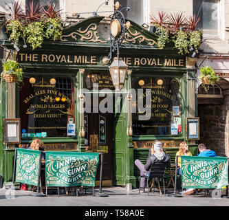 Front of Royal Mile pub with people sitting at pavement tables outside I’m sunshine, Royal Mile, Edinburgh, Scotland, UK Stock Photo