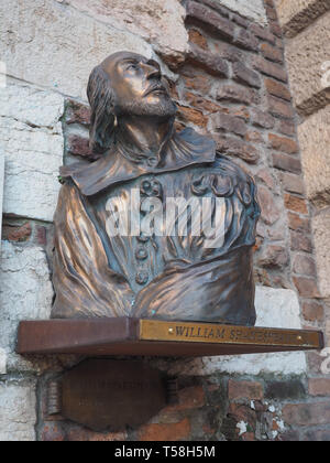VERONA, ITALY - CIRCA MARCH 2019: William Shakespeare bronze bust statue in Verona, the city of Romeo and Juliet Stock Photo