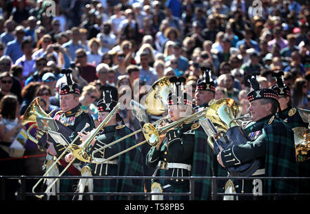 Members of the Combined Highland and Lowland Bands of The Royal Regiment of Scotland play before the 105 Regiment Royal Artillery fire a 21 Royal Gun Salute from the ramparts of Edinburgh Castle in honour of The Queen's birthday. Stock Photo