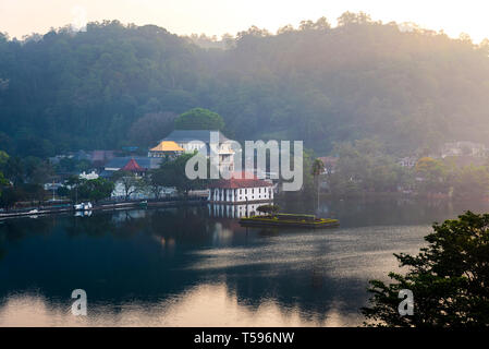 Kandy lake and temple landmark view in Sri Lanka Stock Photo