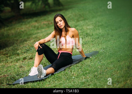 Fitness girl with supplement packaging, diet nutrition fitness. Stock Photo