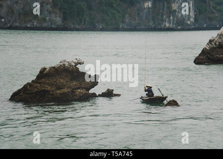 Fisherman in Ha Long Bay, Fish boat and House fisherwoman in wonderful landscape of Halong Bay, Vietnam. 09.01.2019 Stock Photo