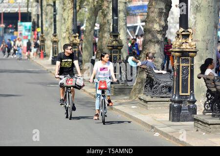 London, England, UK. Cyclists riding on the cycle path along the Victoria Embankment. Stock Photo